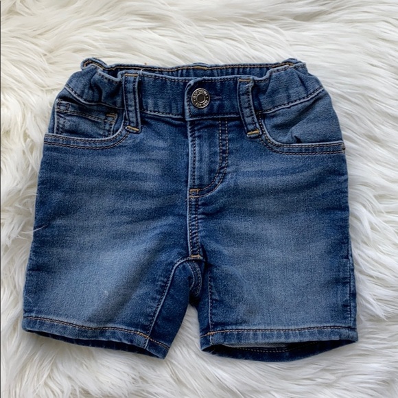 GAP baby denim shorts - size 18-24 months - Picture 2 of 7